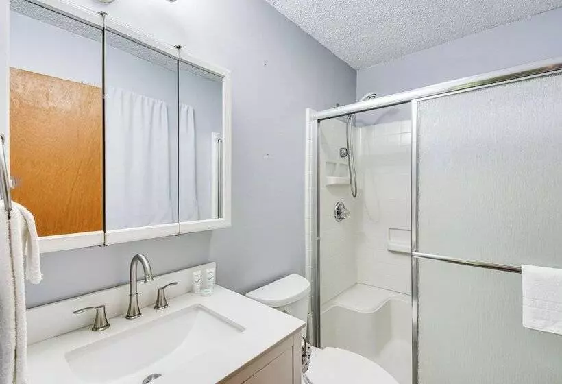 Cozy Franklin Retreat W/ Deck   5 Mi To Downtown!