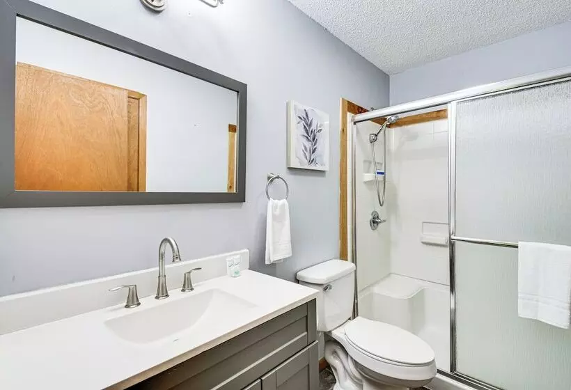 Cozy Franklin Retreat W/ Deck   5 Mi To Downtown!