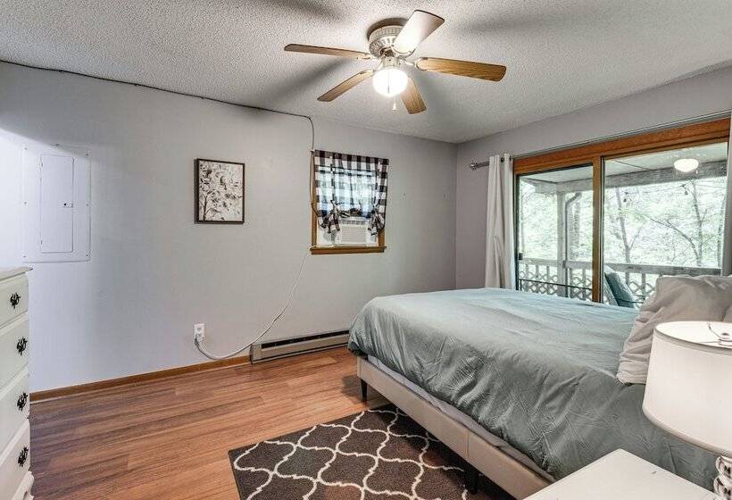 Cozy Franklin Retreat W/ Deck   5 Mi To Downtown!