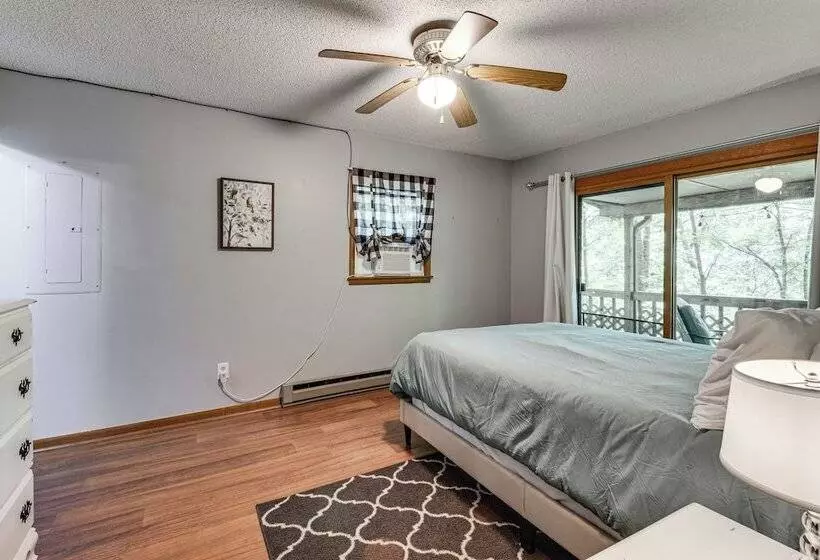 Cozy Franklin Retreat W/ Deck   5 Mi To Downtown!