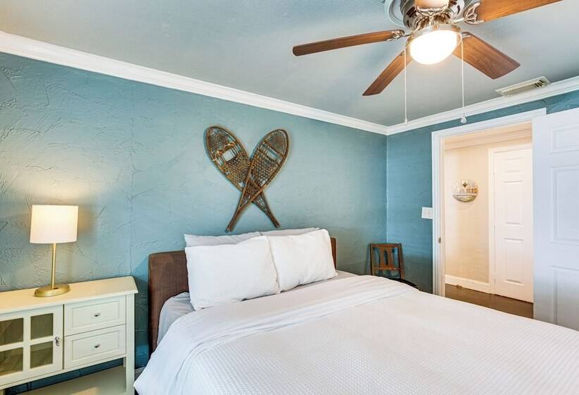 Private Dock & Deck: Eagle Mountain Lake Retreat!