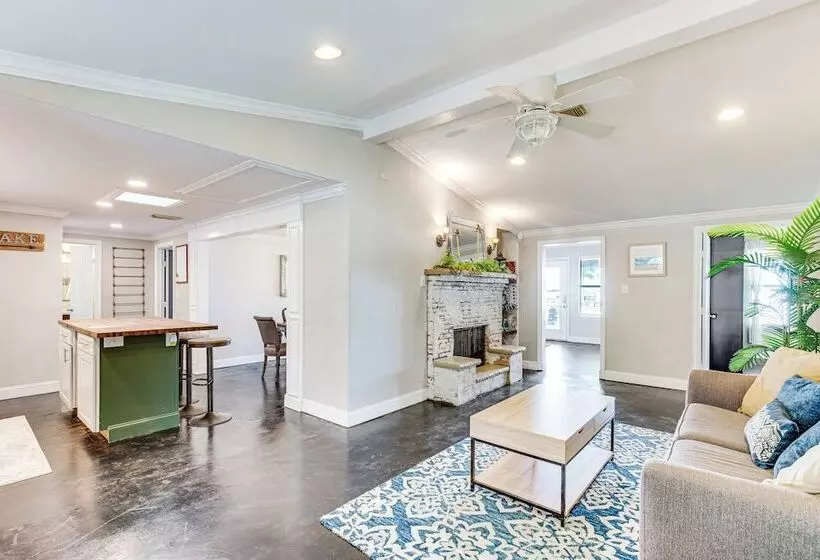 Private Dock & Deck: Eagle Mountain Lake Retreat!