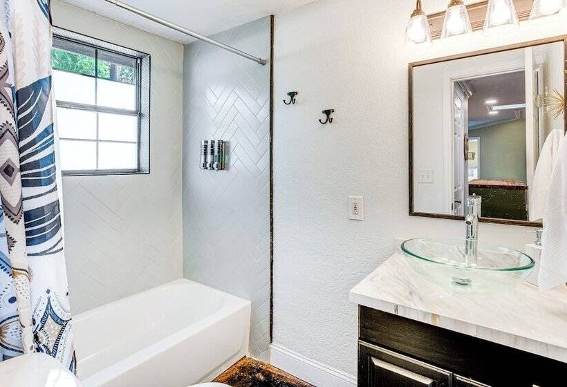 Private Dock & Deck: Eagle Mountain Lake Retreat!