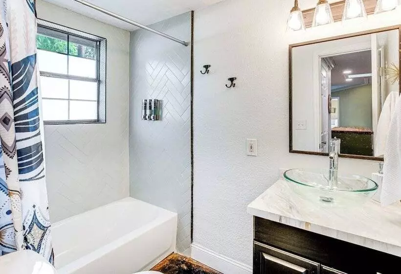 Private Dock & Deck: Eagle Mountain Lake Retreat!