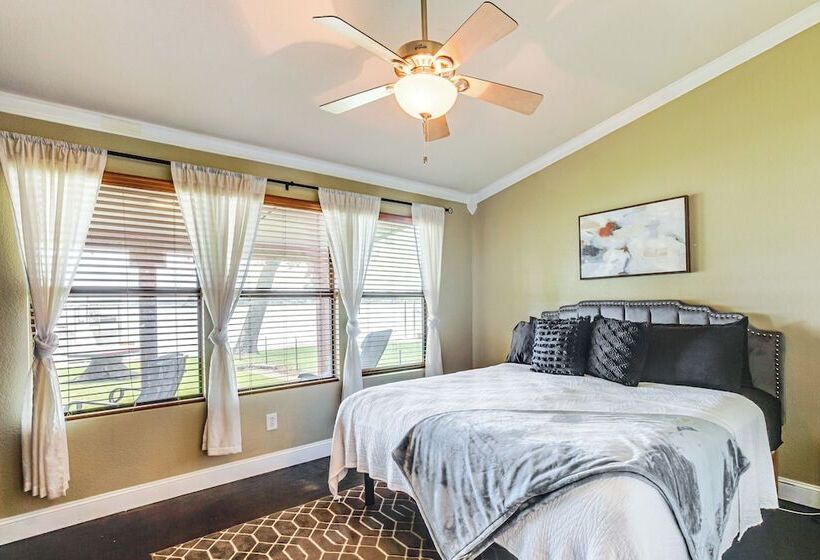 Private Dock & Deck: Eagle Mountain Lake Retreat!