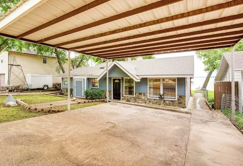 Private Dock & Deck: Eagle Mountain Lake Retreat!