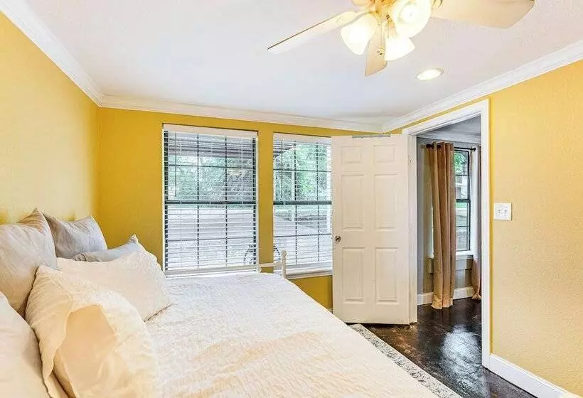 Private Dock & Deck: Eagle Mountain Lake Retreat!