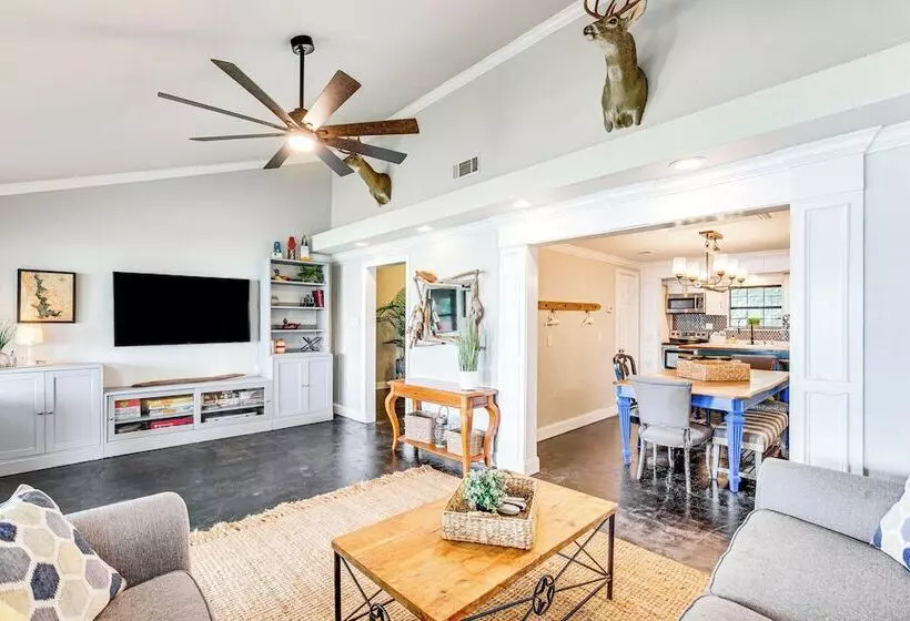 Private Dock & Deck: Eagle Mountain Lake Retreat!