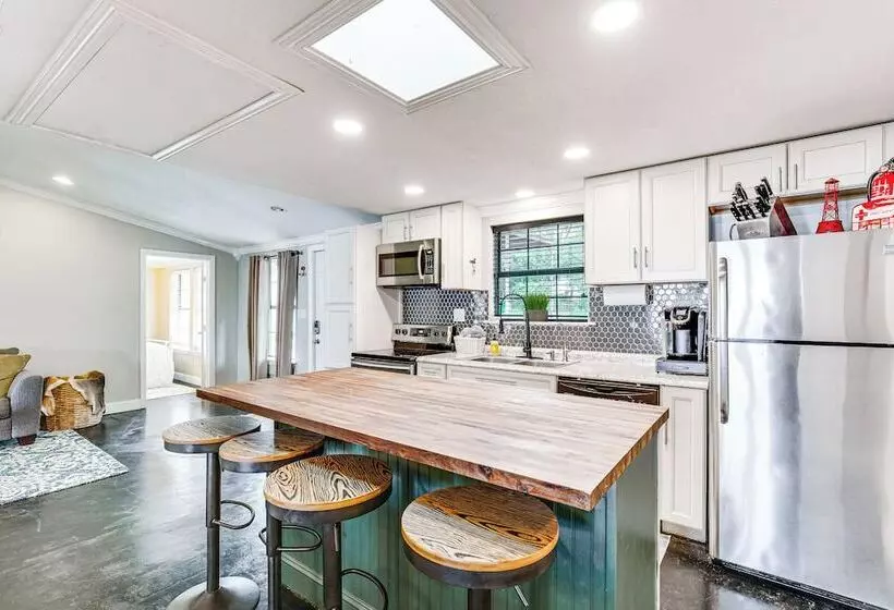 Private Dock & Deck: Eagle Mountain Lake Retreat!