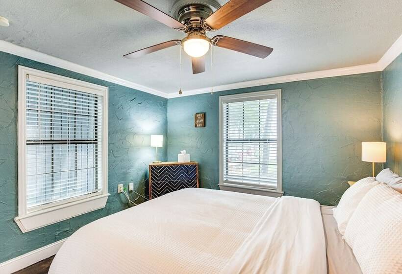 Private Dock & Deck: Eagle Mountain Lake Retreat!