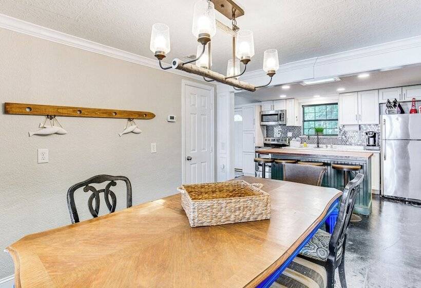 Private Dock & Deck: Eagle Mountain Lake Retreat!