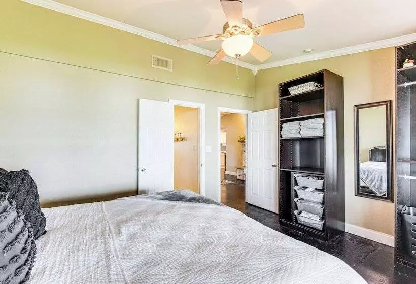 Private Dock & Deck: Eagle Mountain Lake Retreat!