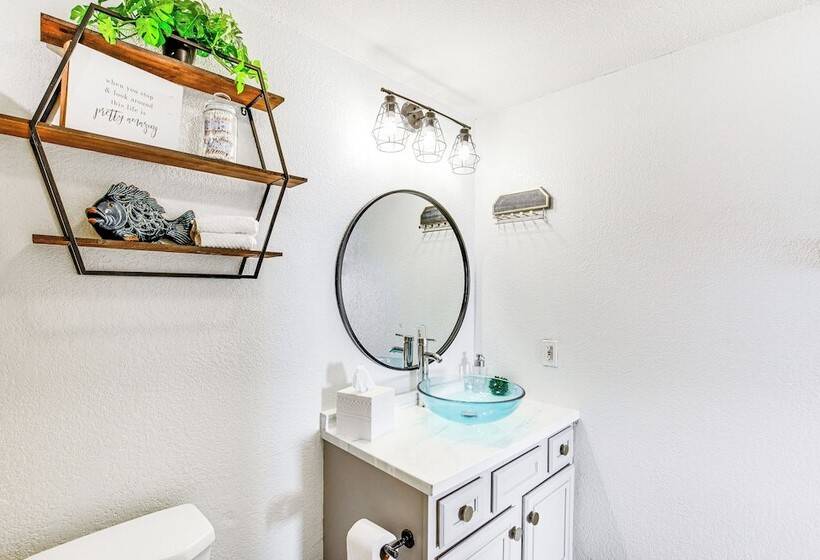 Private Dock & Deck: Eagle Mountain Lake Retreat!