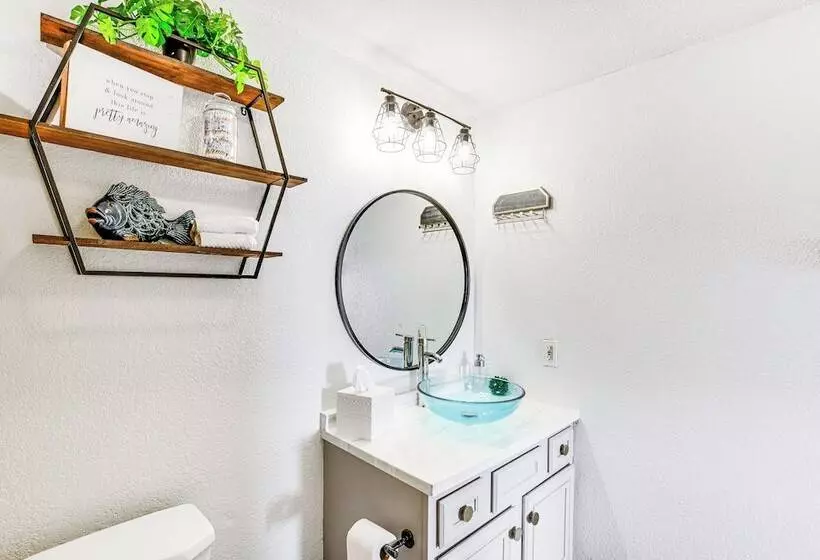 Private Dock & Deck: Eagle Mountain Lake Retreat!