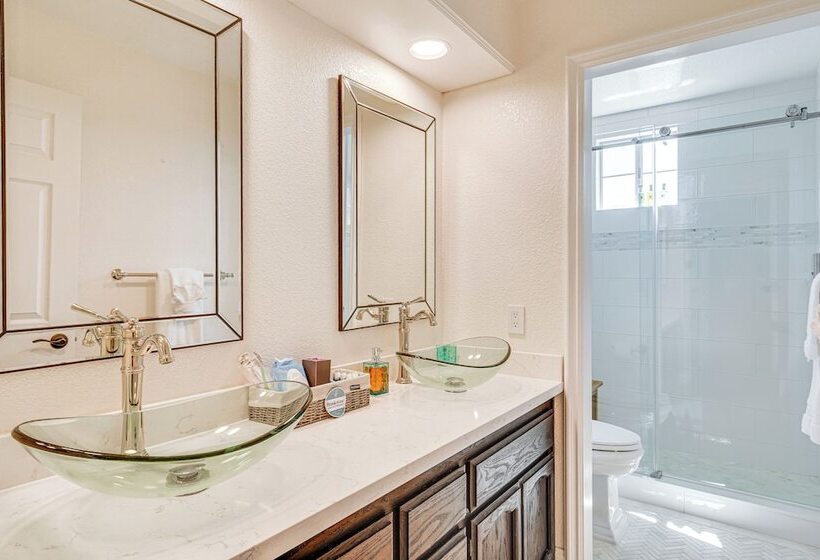 Expansive Tracy Home W/ Patio & Fire Pit!