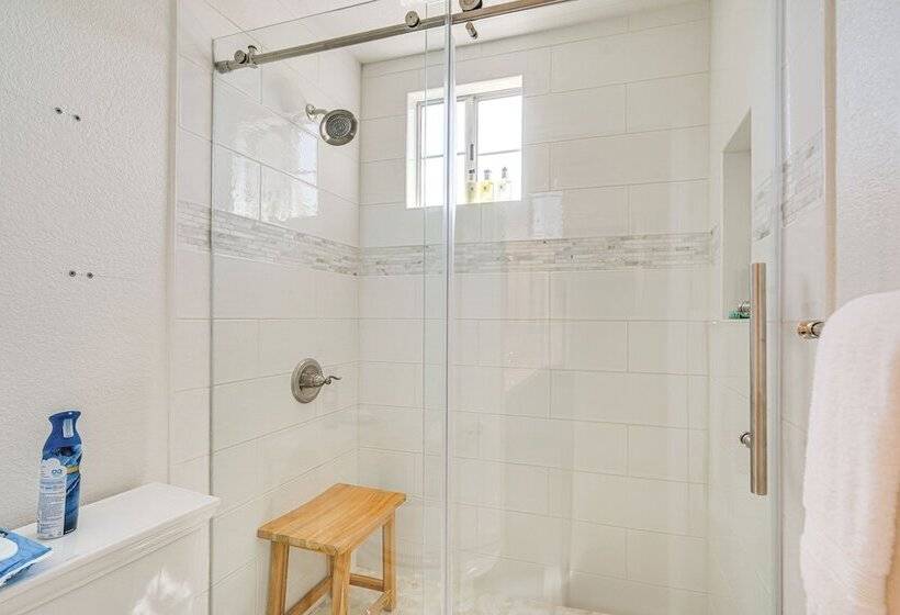 Expansive Tracy Home W/ Patio & Fire Pit!