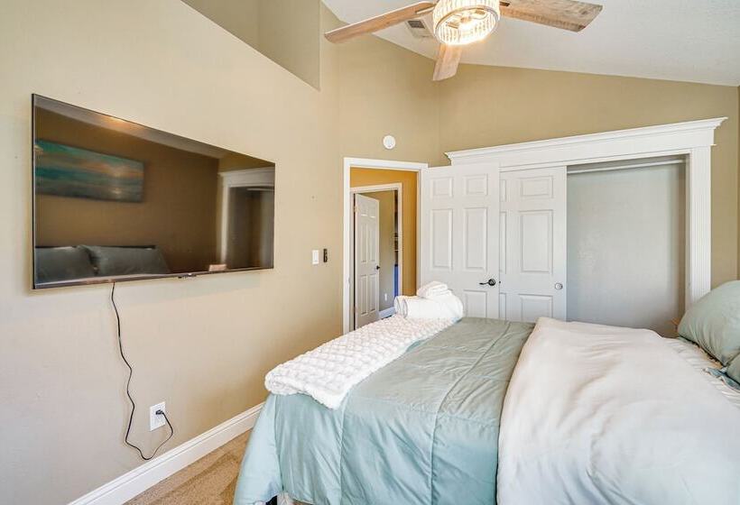 Expansive Tracy Home W/ Patio & Fire Pit!