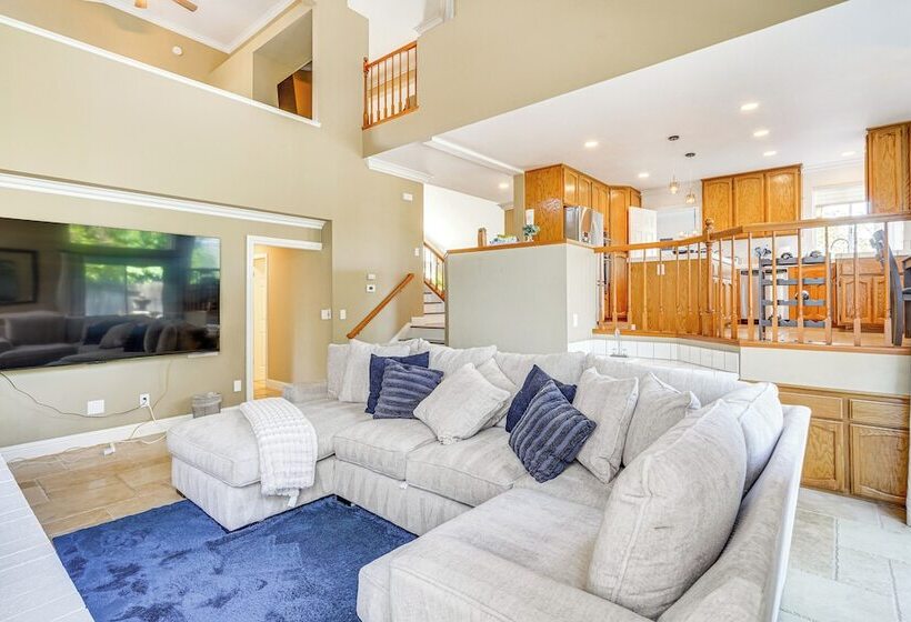 Expansive Tracy Home W/ Patio & Fire Pit!