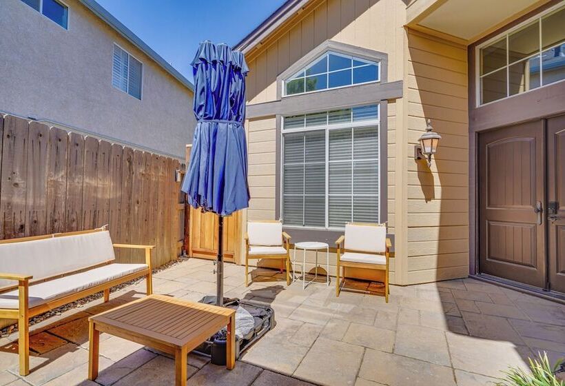 Expansive Tracy Home W/ Patio & Fire Pit!