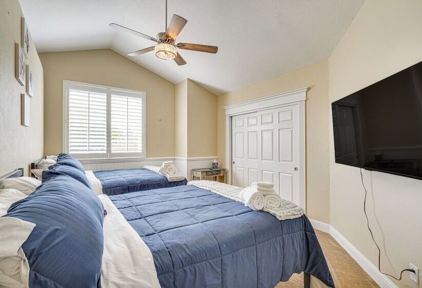 Expansive Tracy Home W/ Patio & Fire Pit!