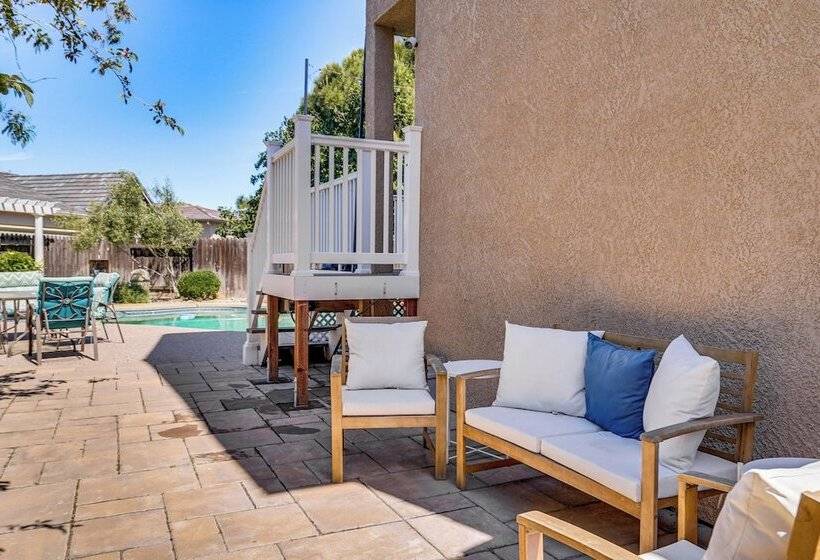 Expansive Tracy Home W/ Patio & Fire Pit!