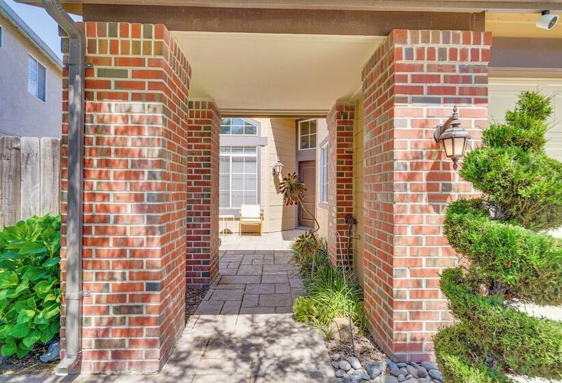 Expansive Tracy Home W/ Patio & Fire Pit!