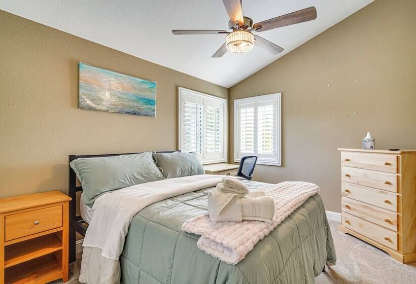 Expansive Tracy Home W/ Patio & Fire Pit!