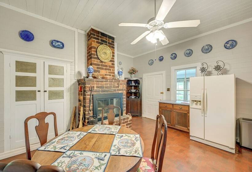 Historic Farmhouse ~ 15 Mi To Winston Salem