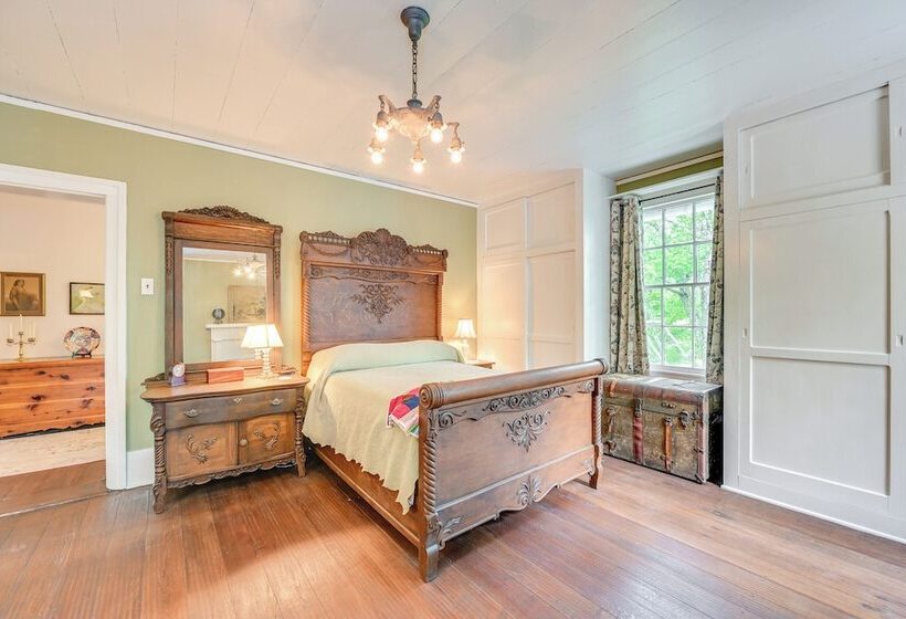 Historic Farmhouse ~ 15 Mi To Winston Salem