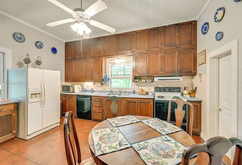 Historic Farmhouse ~ 15 Mi To Winston Salem