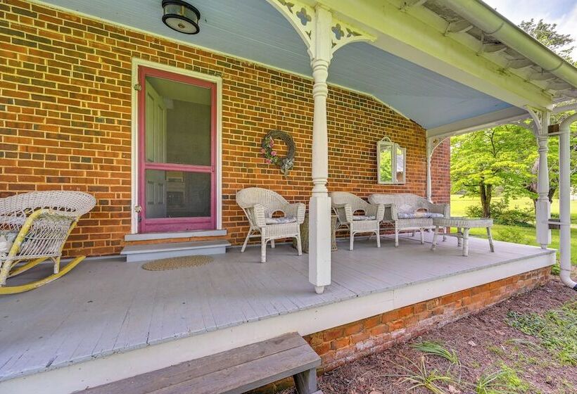 Historic Farmhouse ~ 15 Mi To Winston Salem