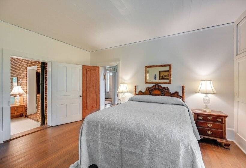 Historic Farmhouse ~ 15 Mi To Winston Salem