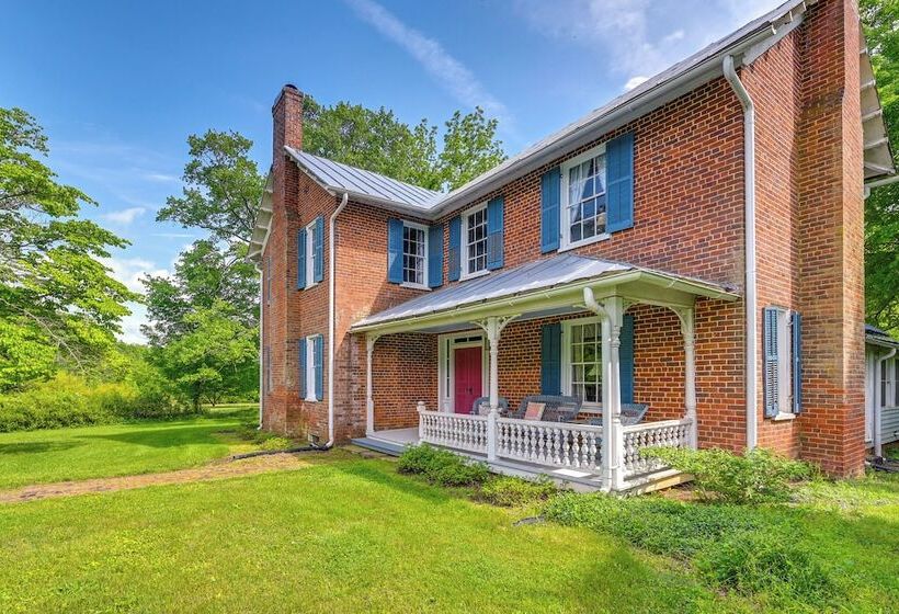 Historic Farmhouse ~ 15 Mi To Winston Salem