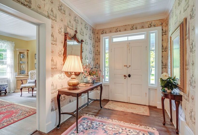 Historic Farmhouse ~ 15 Mi To Winston Salem