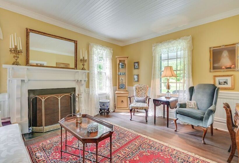 Historic Farmhouse ~ 15 Mi To Winston Salem