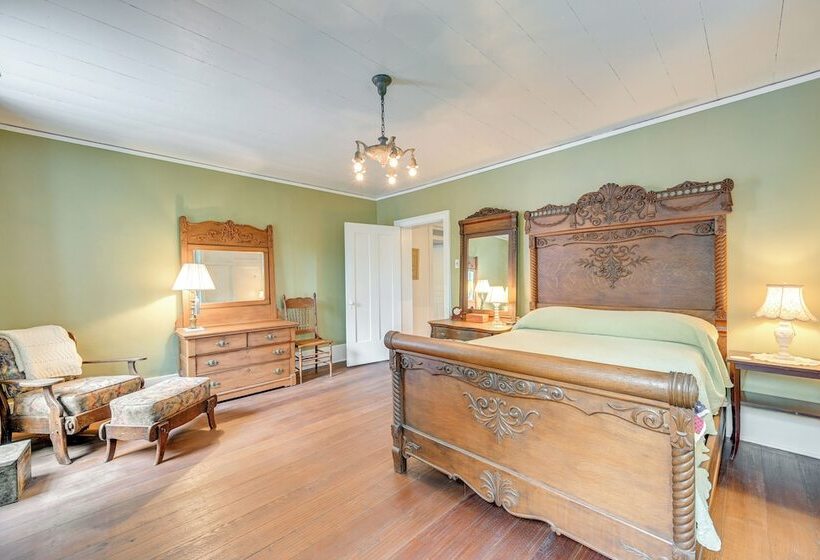 Historic Farmhouse ~ 15 Mi To Winston Salem