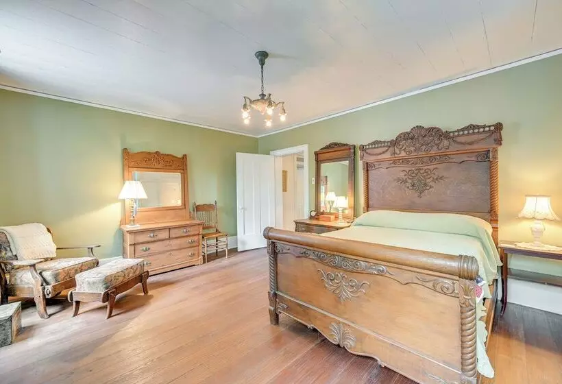 Historic Farmhouse ~ 15 Mi To Winston Salem