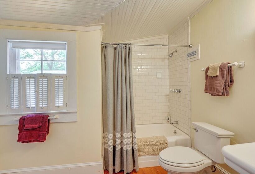 Historic Farmhouse ~ 15 Mi To Winston Salem