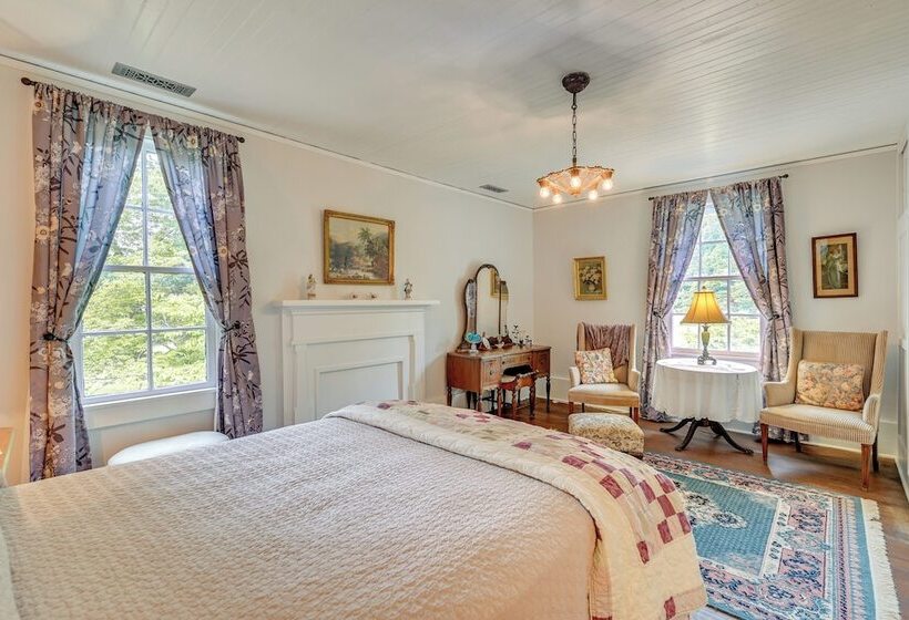 Historic Farmhouse ~ 15 Mi To Winston Salem