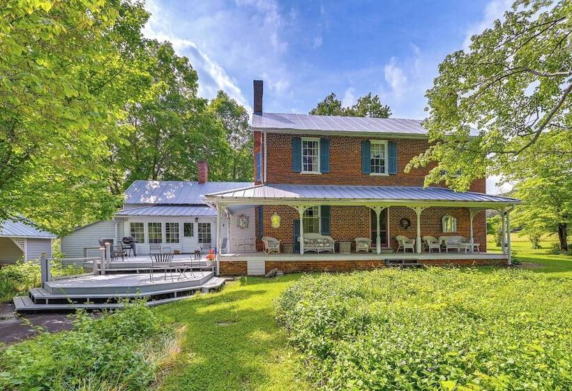 Historic Farmhouse ~ 15 Mi To Winston Salem