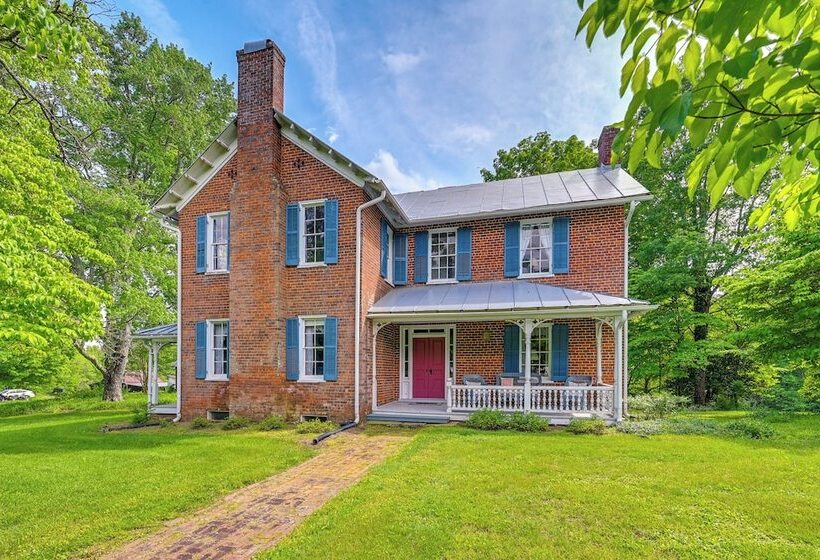 Historic Farmhouse ~ 15 Mi To Winston Salem