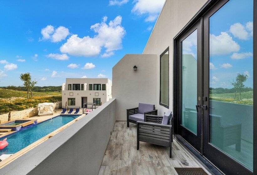 The Bentley Hotel   Bill Murray Room   Pool View