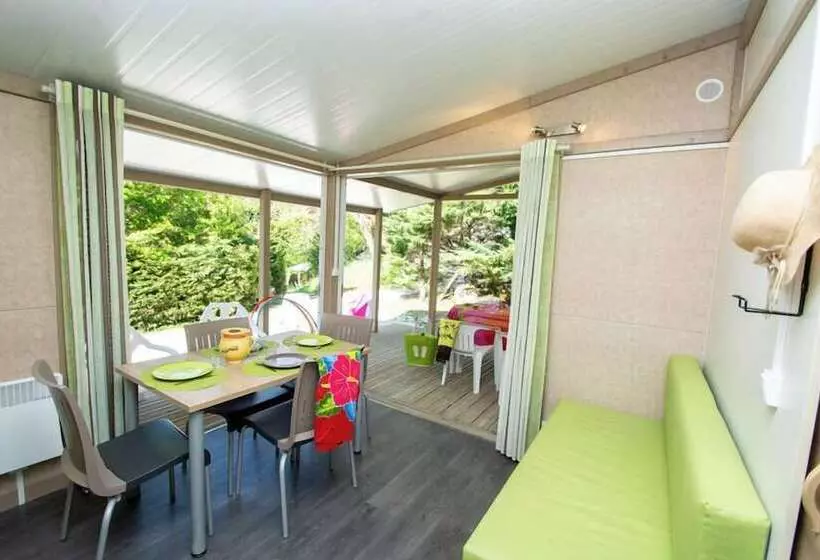 ホテル Camping Le Luberon