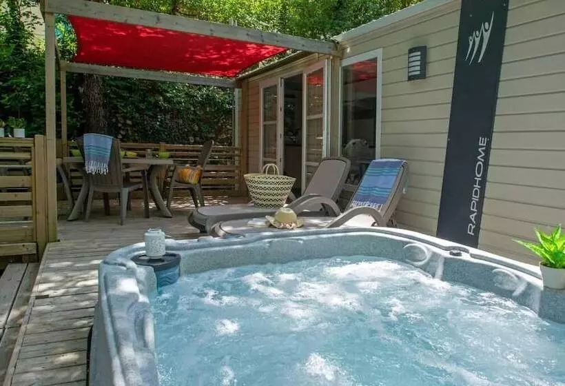 ホテル Camping Le Luberon