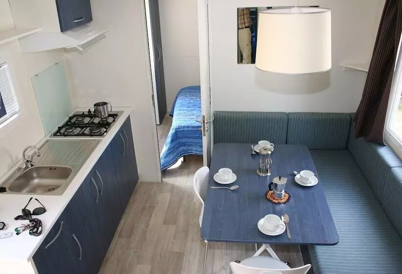 ホテル Happy Camp Mobile Homes In Camping Village Baia Paradiso