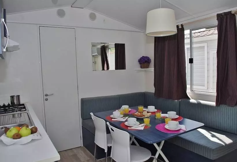 ホテル Happy Camp Mobile Homes In Camping Village Baia Paradiso