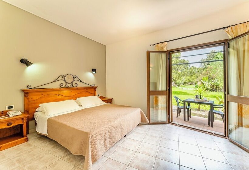 酒店 With Swmming Pool In Arborea Just 600 Meters From The Sea