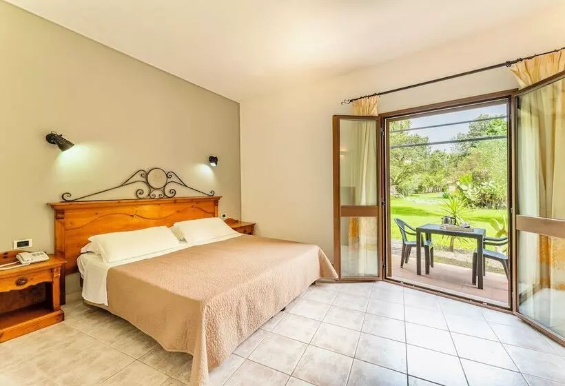 Hotelli With Swmming Pool In Arborea Just 600 Meters From The Sea