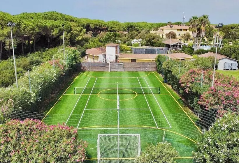 Hotelli With Swmming Pool In Arborea Just 600 Meters From The Sea