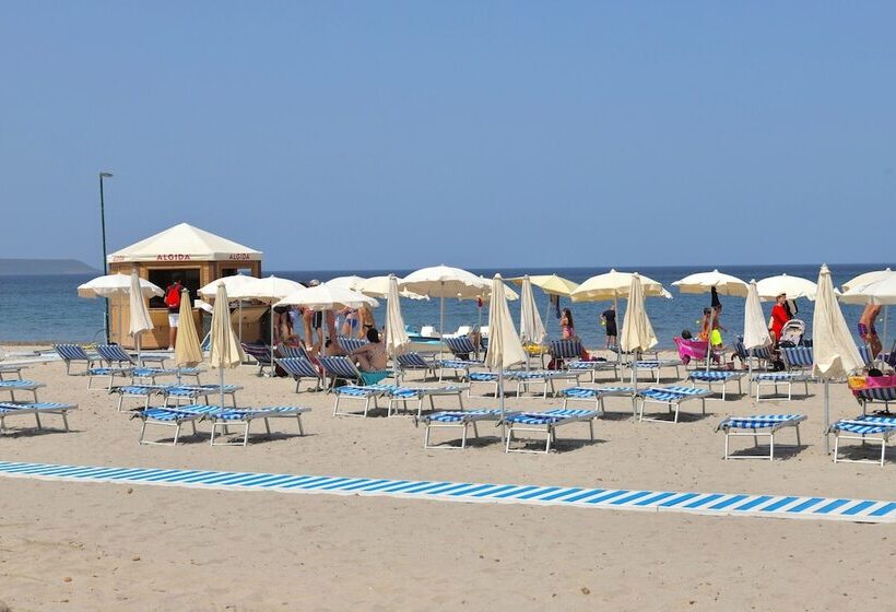 酒店 With Swmming Pool In Arborea Just 600 Meters From The Sea